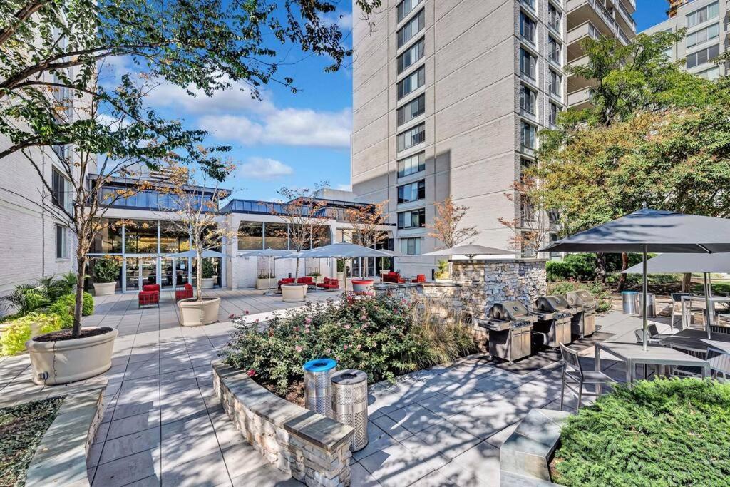 Modern Apartment At Crystal City อาร์ลิงตัน ภายนอก รูปภาพ